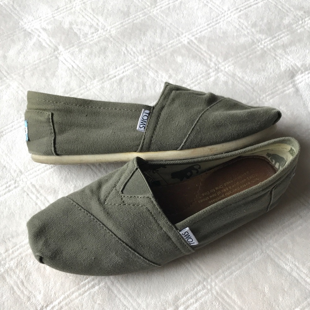 Women’s olive colored Toms